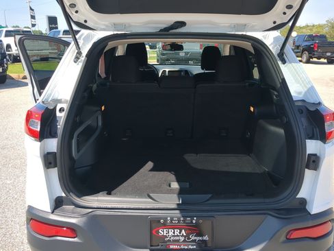 Used 2015 Jeep Cherokee Latitude FWD image 21