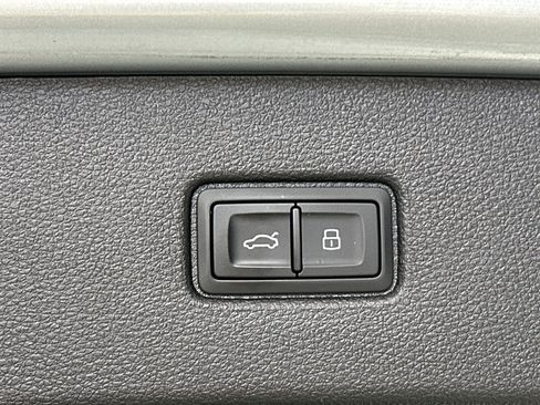 Certified 2025 Audi Q7 2.0T Premium Plus image 16