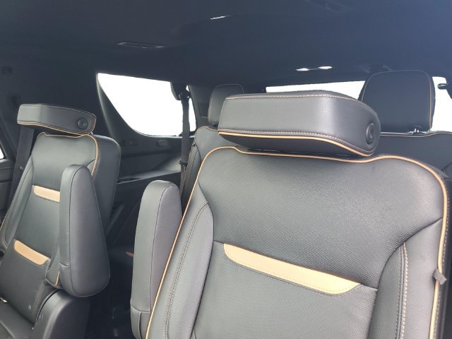 Used 2021 GMC Yukon AT4 w/ AT4 Premium Package AWD/4WD image 27