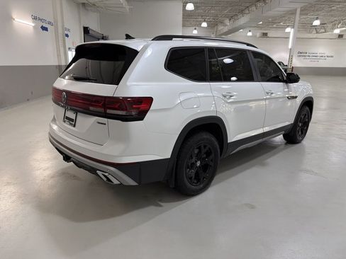 Certified 2026 Volkswagen Atlas Peak Edition AWD/4WD image 9