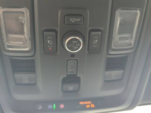 Used 2022 Chevrolet Tahoe High Country AWD/4WD image 26