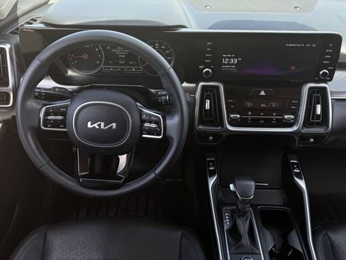 Used 2023 Kia Sorento S FWD image 11