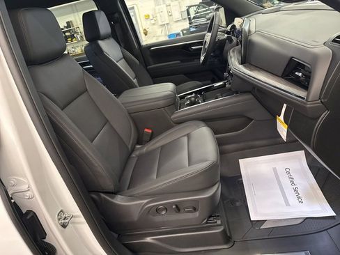 New 2026 Chevrolet Suburban LT image 28