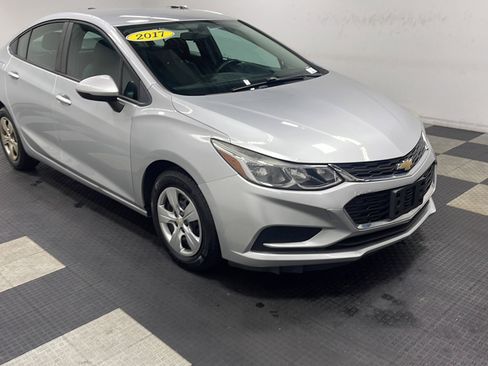 Used 2017 Chevrolet Cruze LS FWD image 5