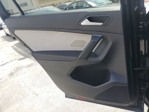 Used 2019 Volkswagen Tiguan SE w/ Panoramic Sunroof Package image 13