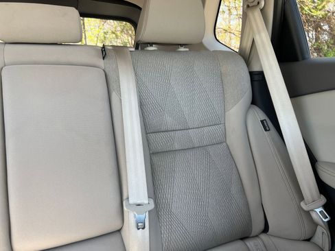 Used 2025 Nissan Rogue SV FWD image 39