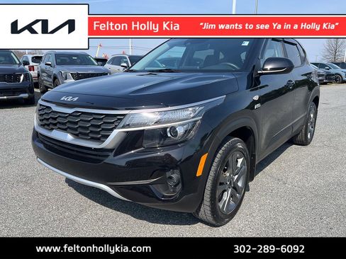 Used 2023 Kia Seltos LX AWD/4WD image 1
