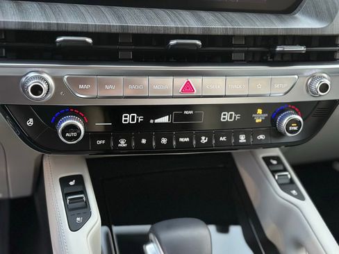 Used 2025 Kia Telluride EX w/ EX Captain's Chair Package image 18