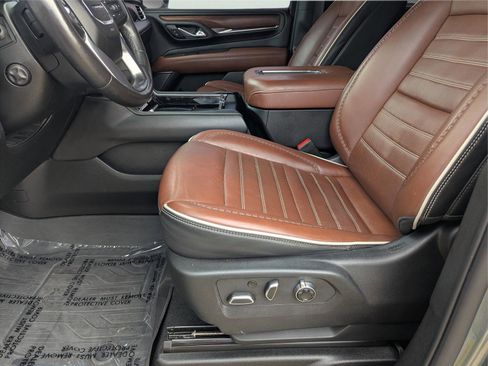 Used 2023 GMC Yukon XL Denali Ultimate w/ LPO, Floor Liner Package image 18