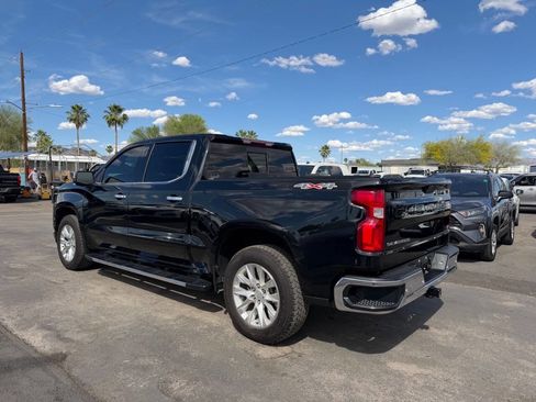 Used 2020 Chevrolet Silverado 1500 LTZ w/ LTZ Premium Package AWD/4WD image 5