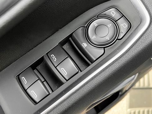 Used 2025 GMC Sierra 1500 Elevation image 24