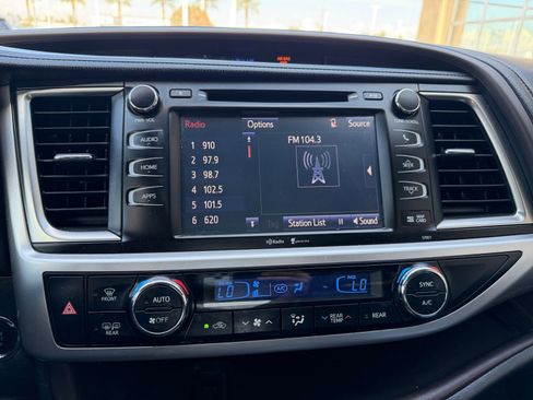 Used 2015 Toyota Highlander XLE image 28