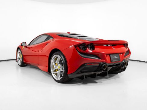 Certified 2022 Ferrari F8 Tributo RWD image 4