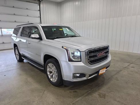 Used 2016 GMC Yukon XL SLT AWD/4WD image 2