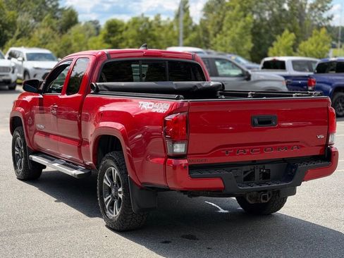 Used 2019 Toyota Tacoma TRD Sport w/ Technology Package AWD/4WD image 4