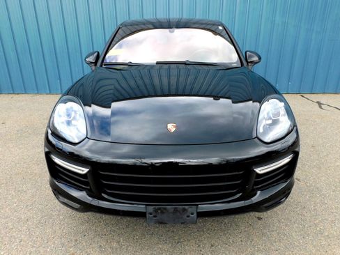 Used 2015 Porsche Cayenne Turbo image 8