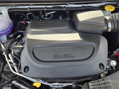 New 2026 Chrysler Pacifica Select AWD/4WD image 25