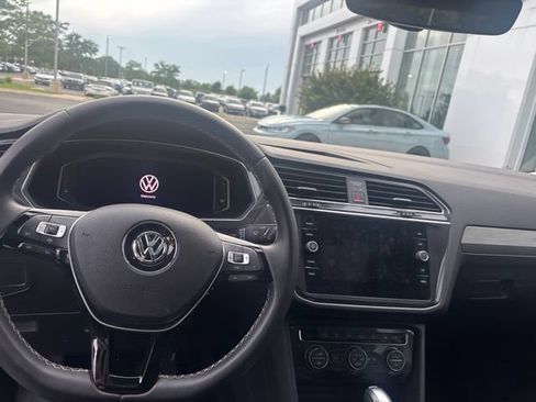 Used 2021 Volkswagen Tiguan SEL AWD/4WD image 10