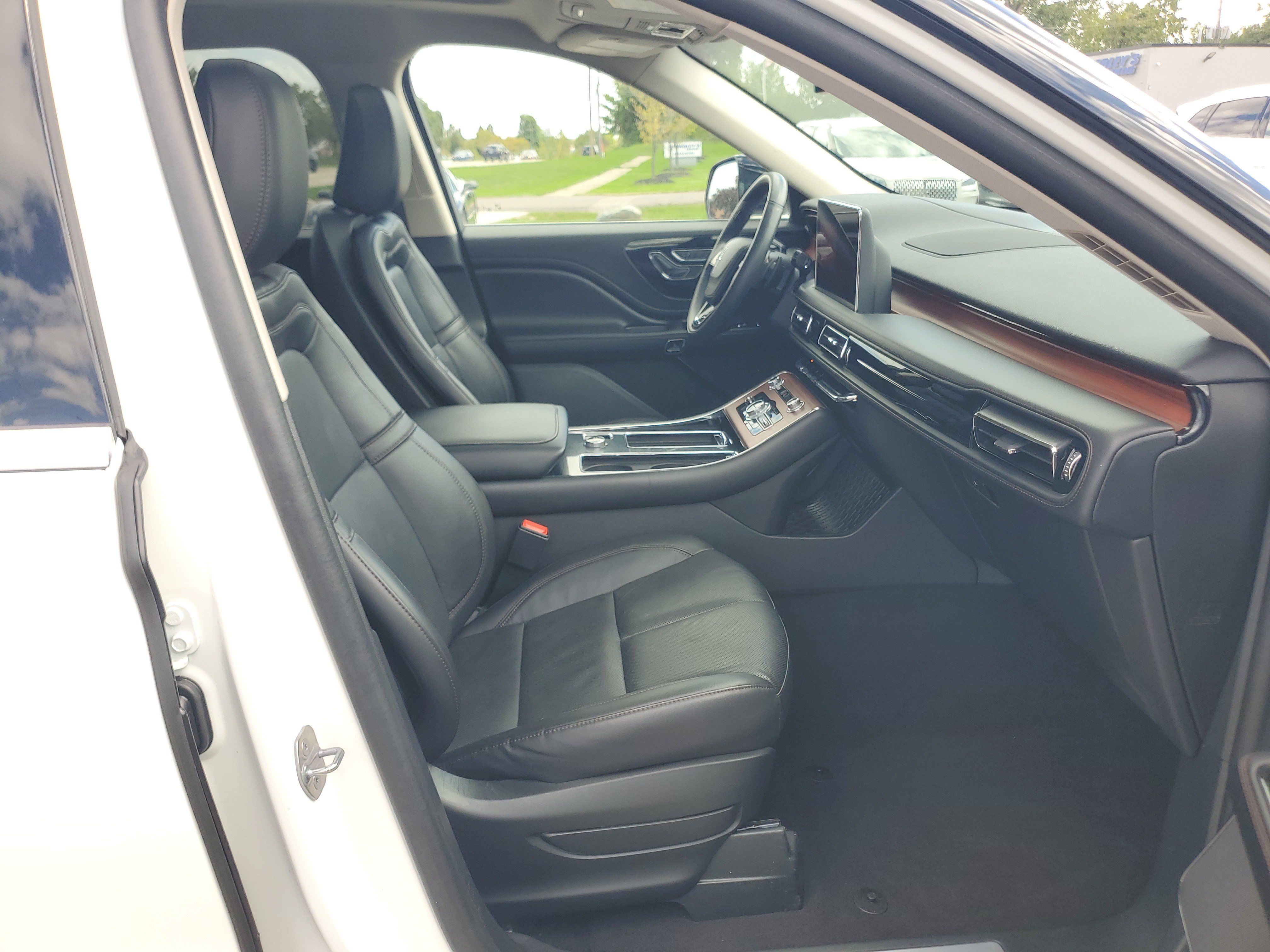 Used 2024 Lincoln Aviator Reserve w/ Elements Package Plus AWD/4WD image 9