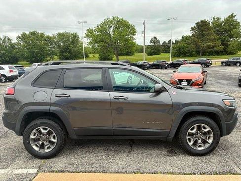Used 2019 Jeep Cherokee Trailhawk AWD/4WD image 5