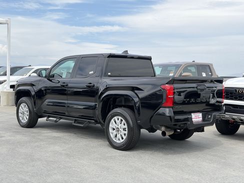 Certified 2024 Toyota Tacoma SR5 AWD/4WD image 5