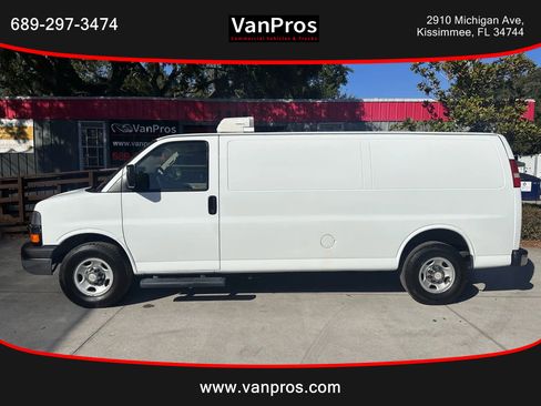 Used 2014 Chevrolet Express 3500 Extended image 2