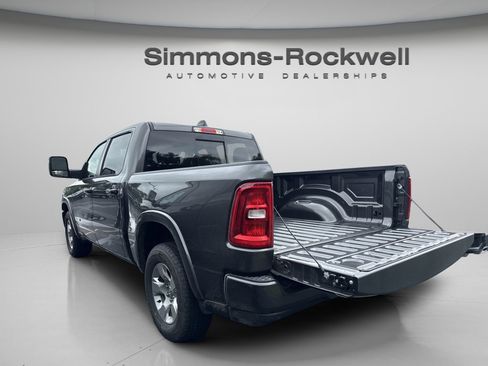 Used 2025 RAM 1500 Big Horn AWD/4WD image 3