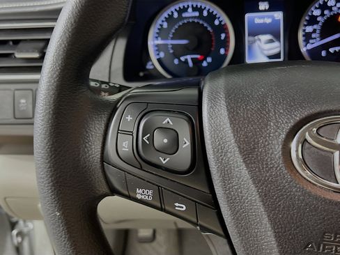 Used 2016 Toyota Camry LE image 19