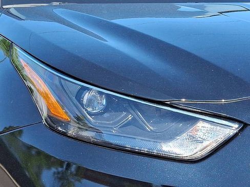 Used 2025 Toyota Highlander LE AWD/4WD image 9