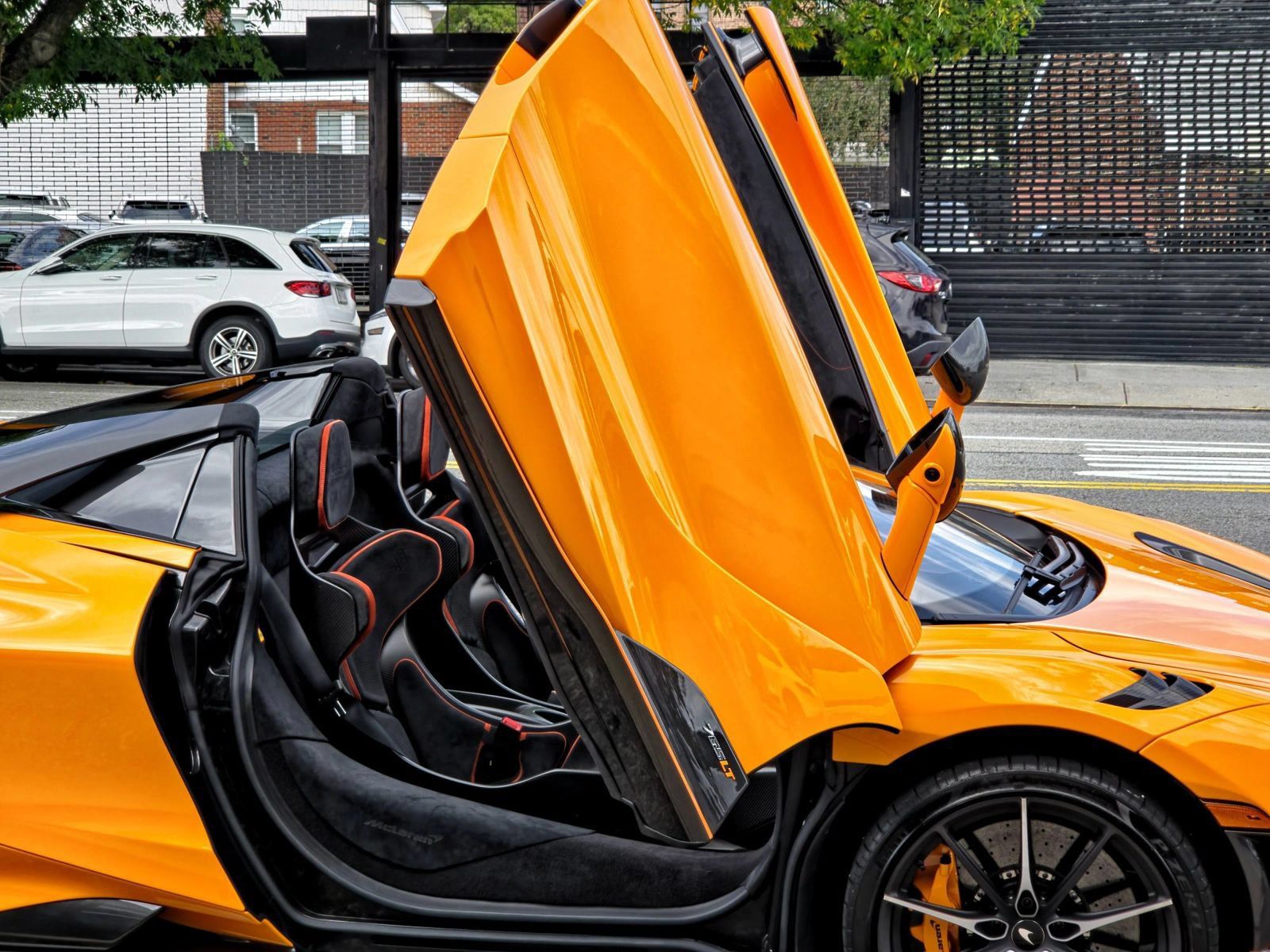 Used 2022 McLaren 765LT RWD image 21