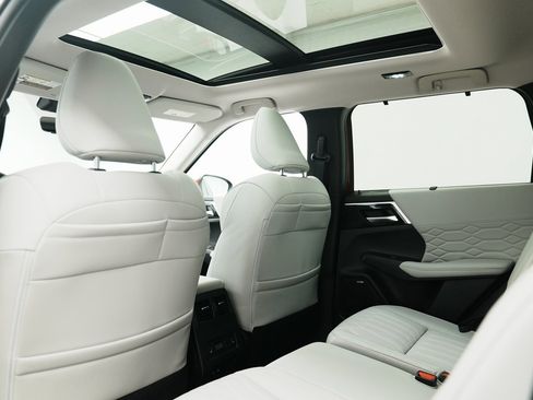 New 2025 Mitsubishi Outlander SEL image 21