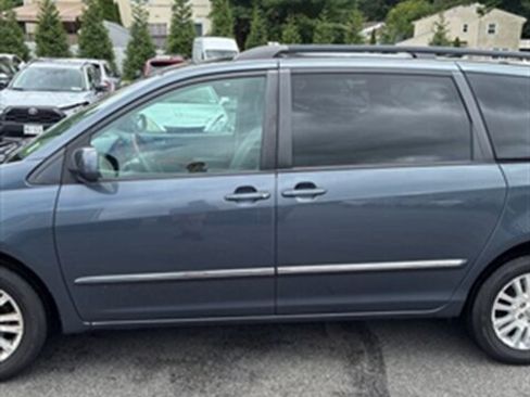 Used 2009 Toyota Sienna XLE Limited AWD/4WD image 2