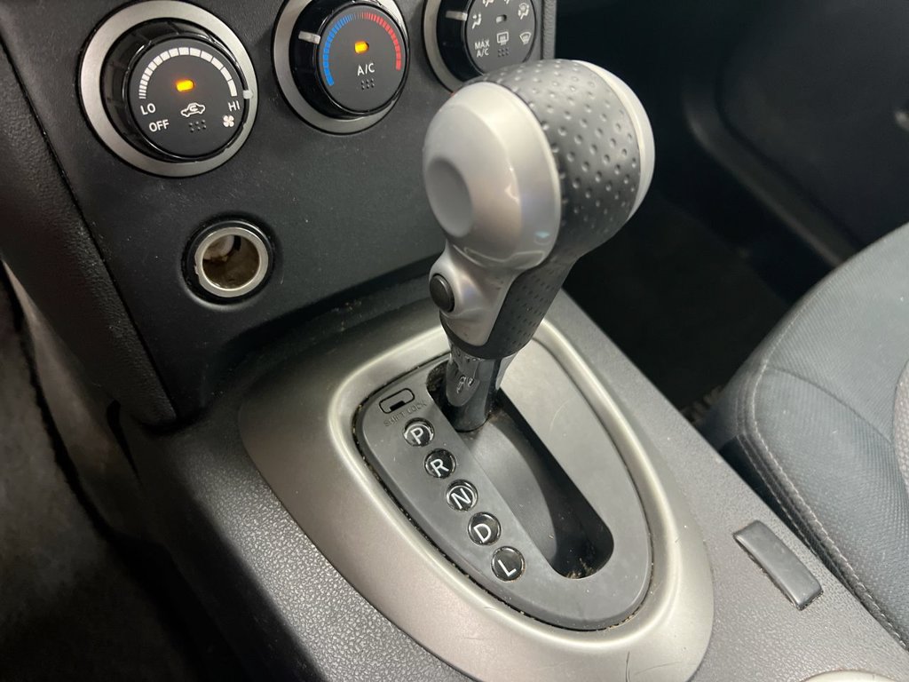 Used 2013 Nissan Rogue SV AWD/4WD image 17
