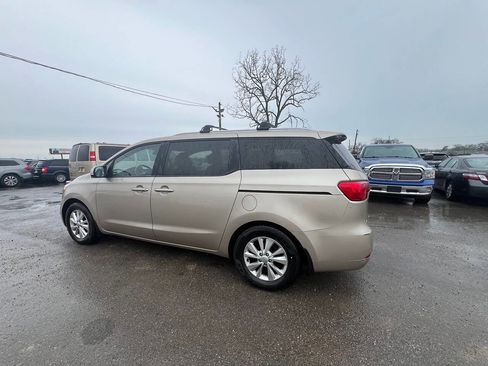 Used 2016 Kia Sedona LX w/ Option Group 020 FWD image 8