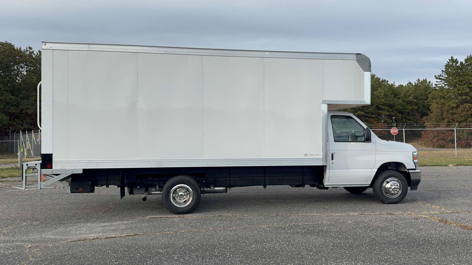 New 2027 Ford E-450 and Econoline 450 Super Duty w/ Power Equipment Group RWD image 4
