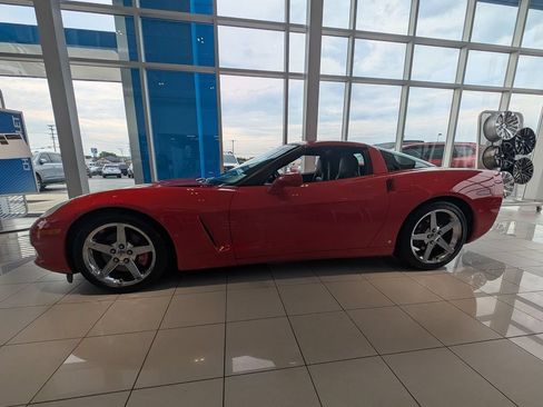 Used 2007 Chevrolet Corvette Coupe w/ Preferred Equipment Group RWD image 4
