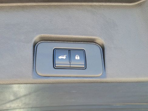 Used 2025 Nissan Rogue SV image 17