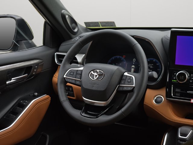 Certified 2026 Toyota Highlander Platinum AWD/4WD image 19