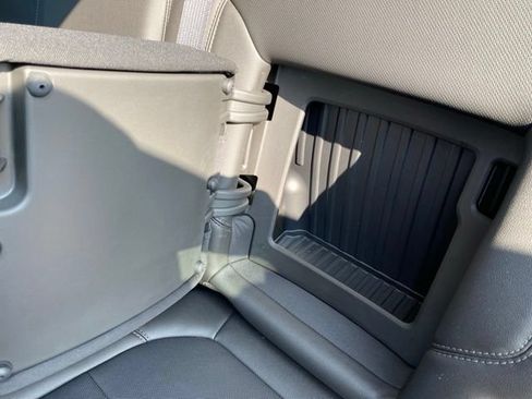 Used 2019 GMC Sierra 1500 SLT w/ SLT Premium Plus Package AWD/4WD image 28