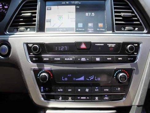 Used 2016 Hyundai Sonata Limited w/ Option Group 04 FWD image 23