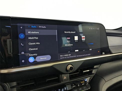 Used 2023 Toyota Crown Limited image 17