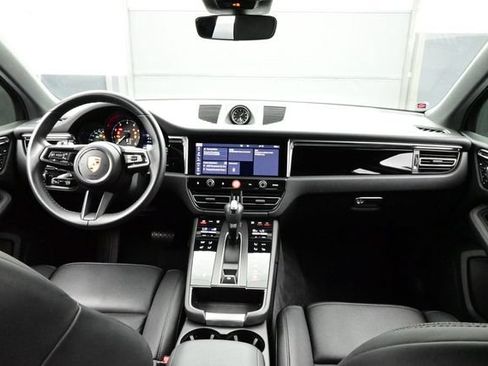 Certified 2024 Porsche Macan AWD/4WD image 19