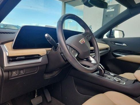 Certified 2024 Cadillac XT4 Luxury w/ Cold Weather Package FWD image 4