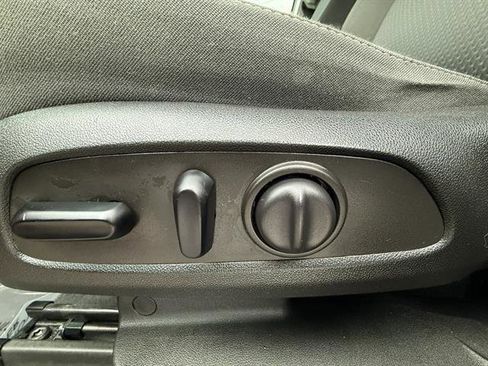 Used 2022 GMC Acadia SLE w/ Driver Convenience Package image 15