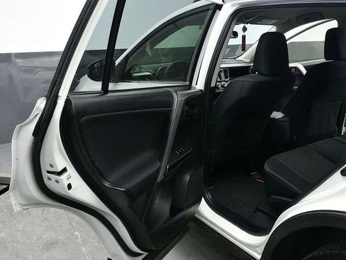 Used 2018 Toyota RAV4 LE image 14