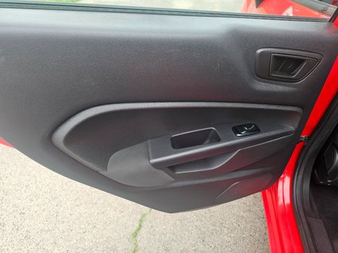Used 2013 Ford Fiesta SE FWD image 23