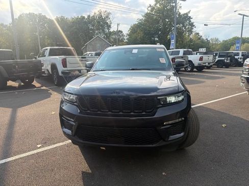 Used 2023 Jeep Grand Cherokee Limited w/ Black Appearance Package AWD/4WD image 2