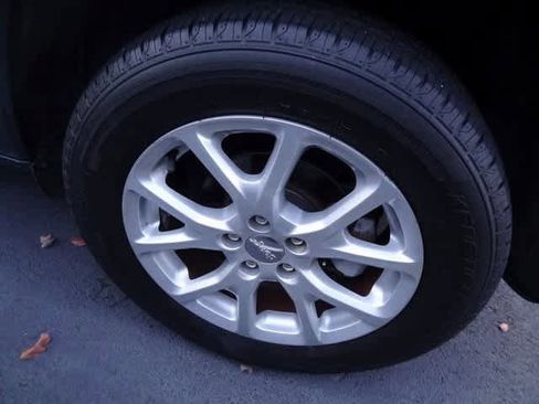 Used 2017 Jeep Cherokee Sport image 22