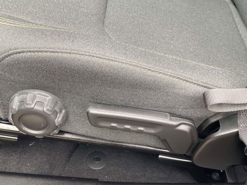 Used 2025 Jeep Wrangler Sport image 13