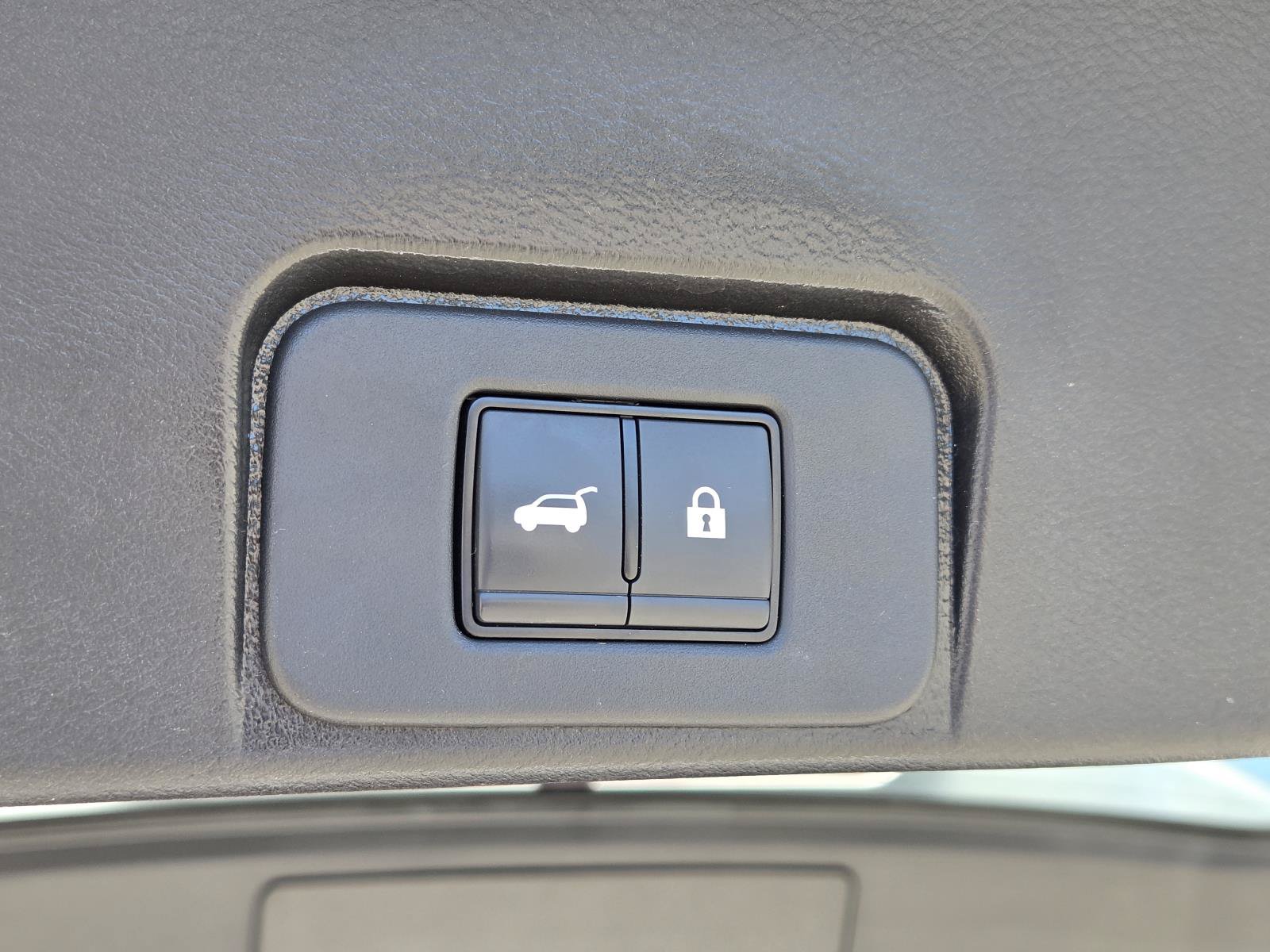 Used 2024 Nissan Rogue SV FWD image 10